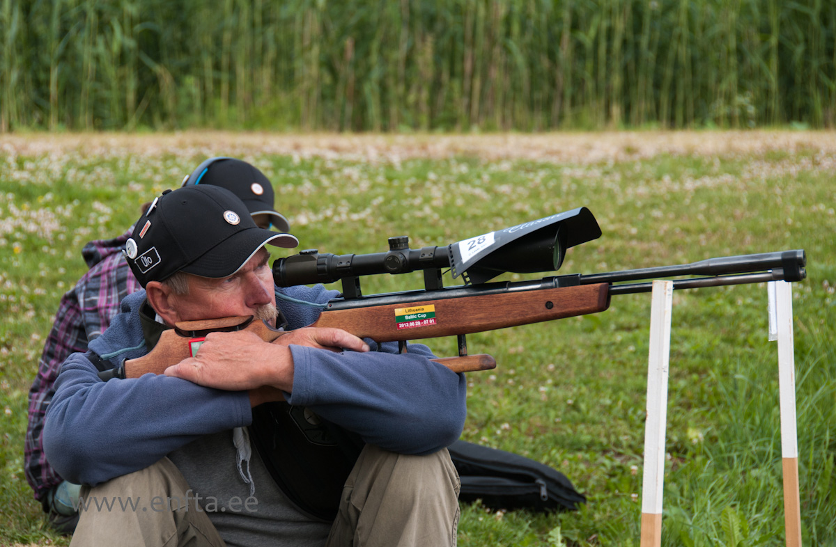 Between Ülo Lesta, Weihrauch HW 97 K, Nikko Stirling Nighteater 8-32x60